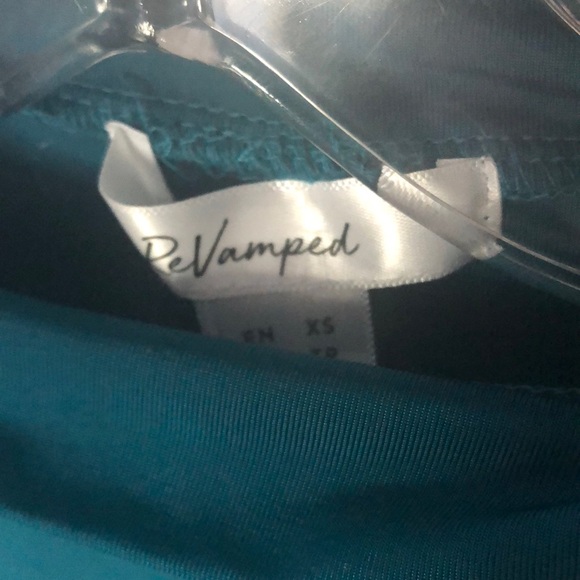 REVAMPED TEAL CROPTOP SHINY LONG SLEEVES - Picture 3 of 3